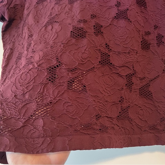 Torrid Burgundy Floral Lace Short Sleeve Top - Picture 4 of 6